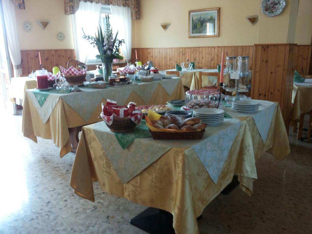 Hotel Serena Spiazzi Di Caprino Экстерьер фото