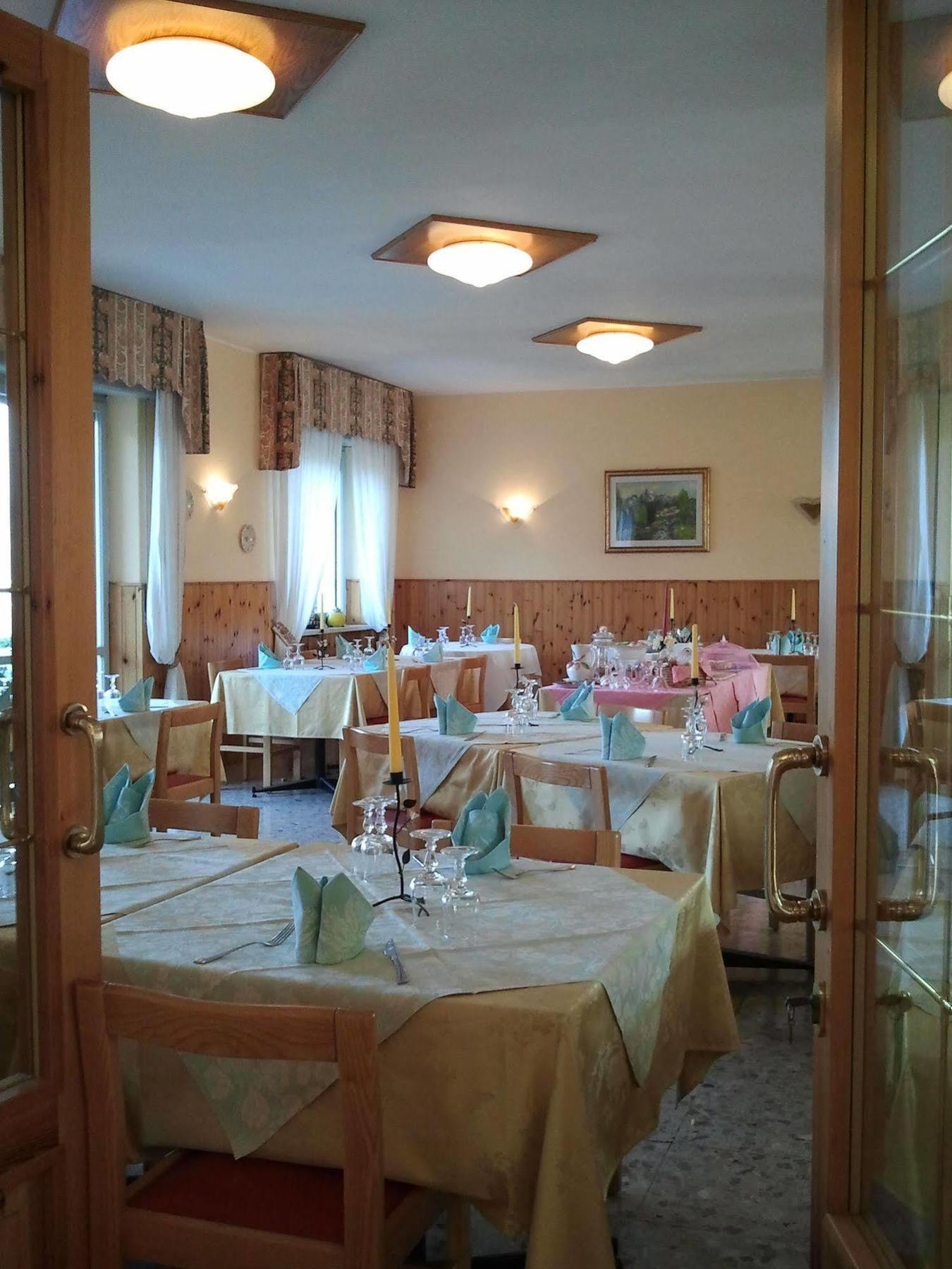 Hotel Serena Spiazzi Di Caprino Экстерьер фото