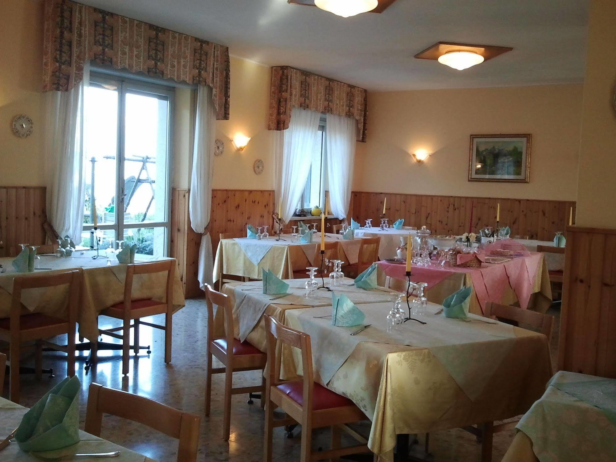 Hotel Serena Spiazzi Di Caprino Экстерьер фото